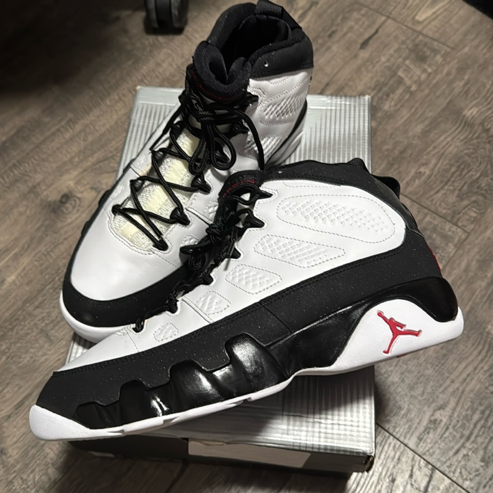 Jordan 9 retro. 2001